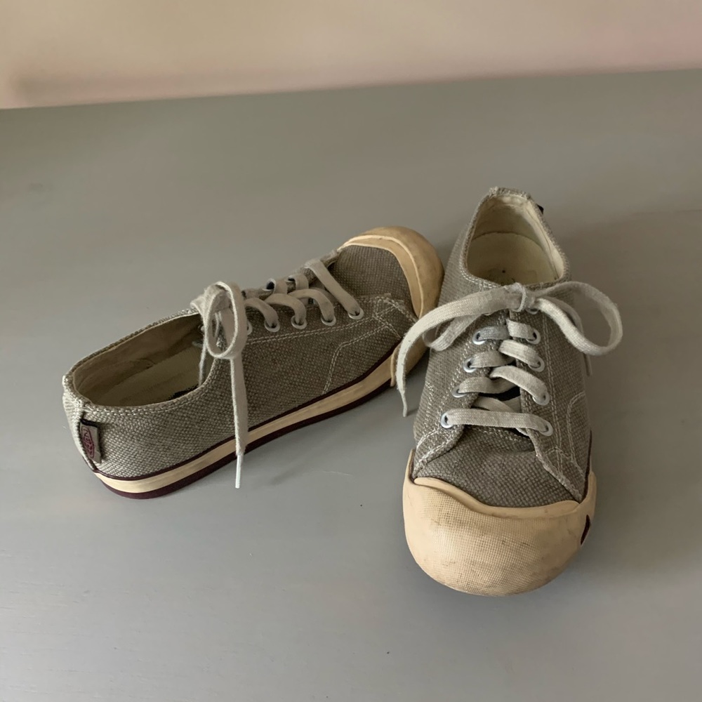 Women’s sneakers Keen. Worn. Hard to find.